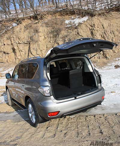 NissanPatrol2011_19.JPG